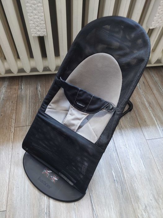 BABYBJORN Lezaczek bliss mesh (czarny) + + zabawka Googly Eyes