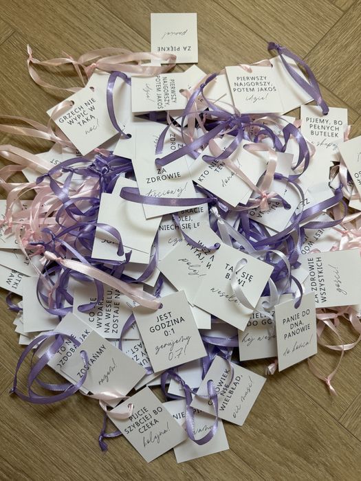 Zawieszki na alkohol wesele ślub biały róż fiolet