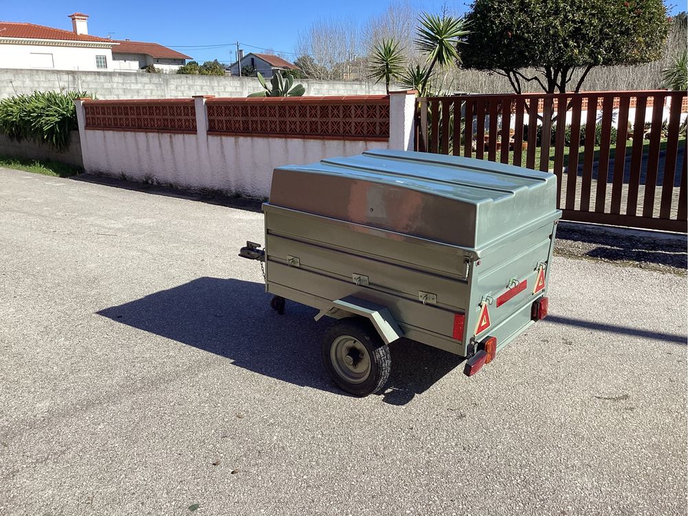 Reboque para apoio a carro