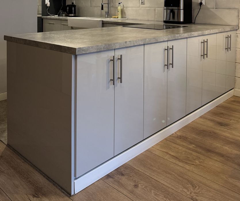 Meble kuchenne szare w połysku