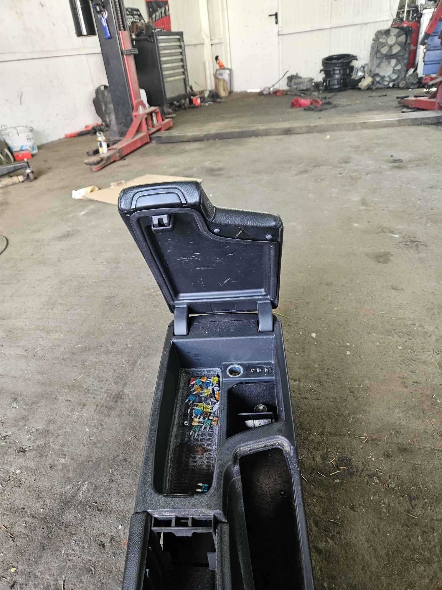 Podłokietnik tunel BMW 3 e90 e91 e92 e93