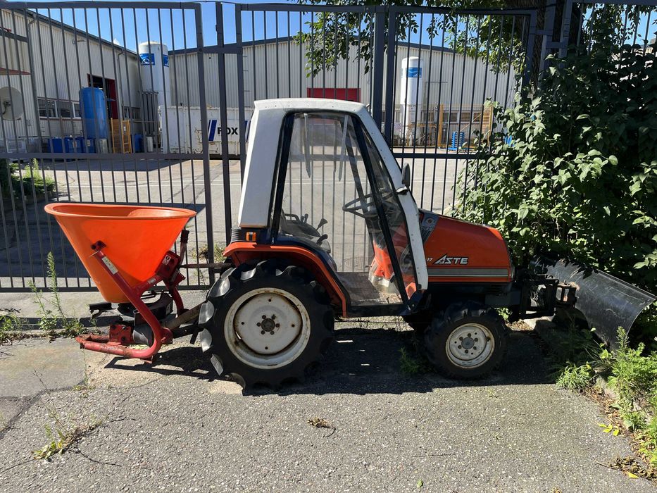 Traktor miniciągnik KUBOTA Aste A-17 z pługiem i posypywarką