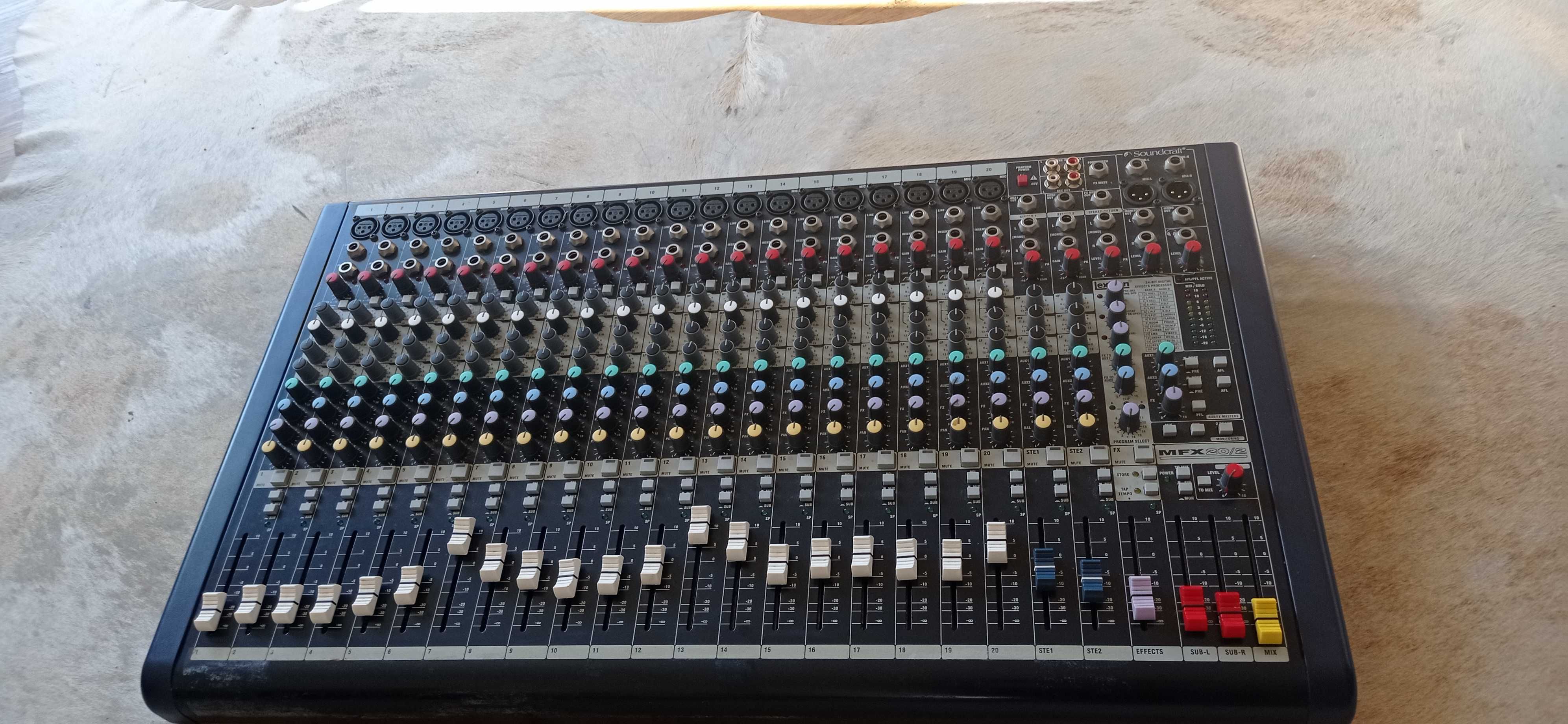 Soundcraft mfx20/2