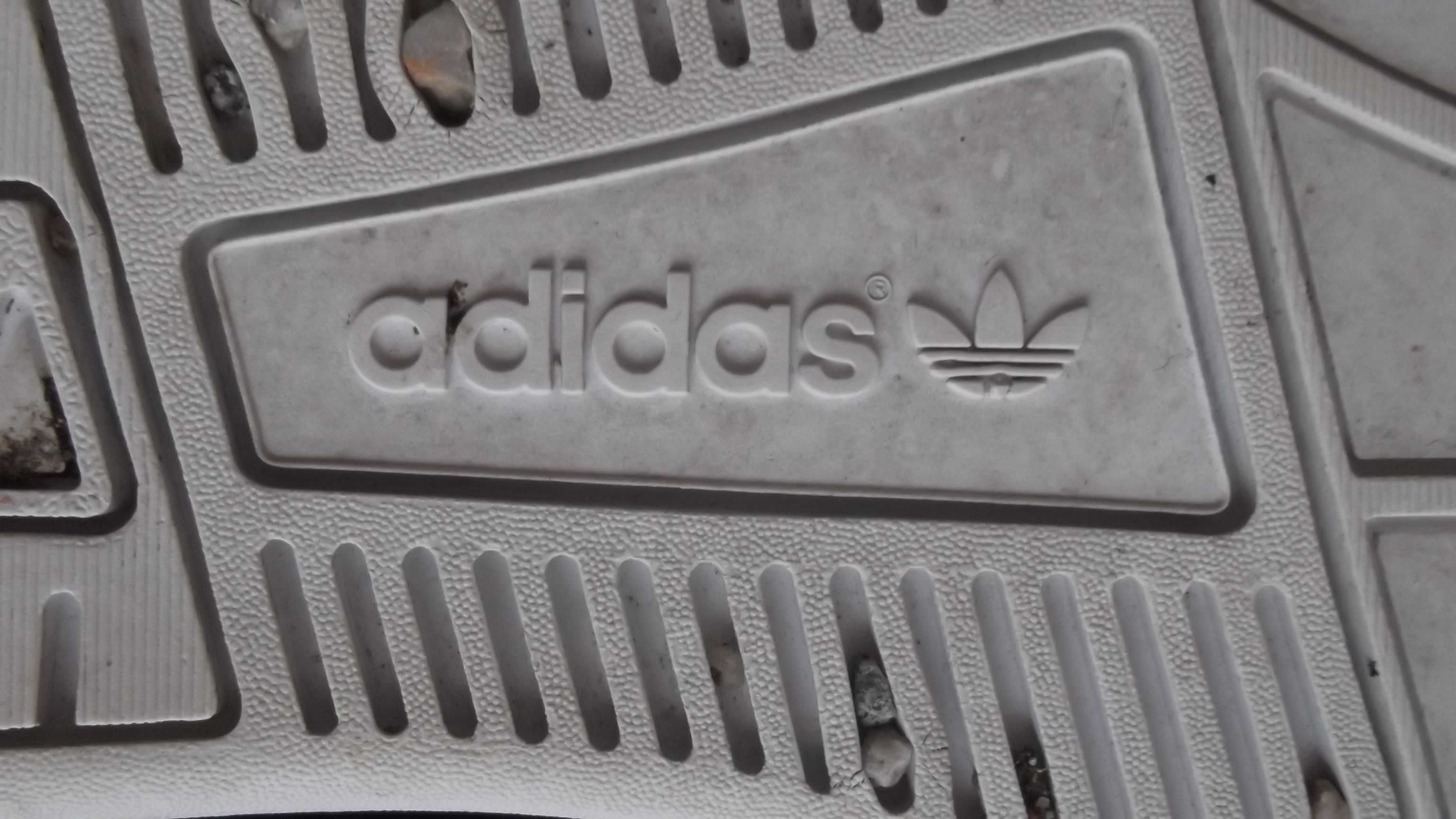 sapatilha bota da marca adidas mulher