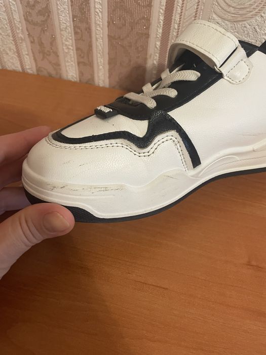 Кросівки білі , кросовки білі