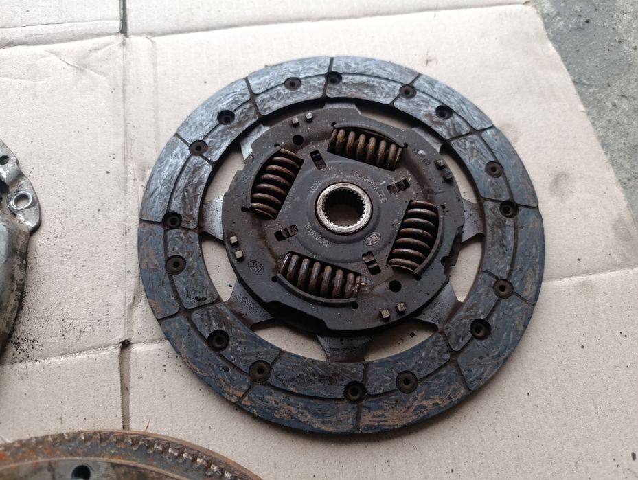 Комплект щеплення маховик 1.6 Fsi Touran Caddy Octavia Passat Golf 5 a