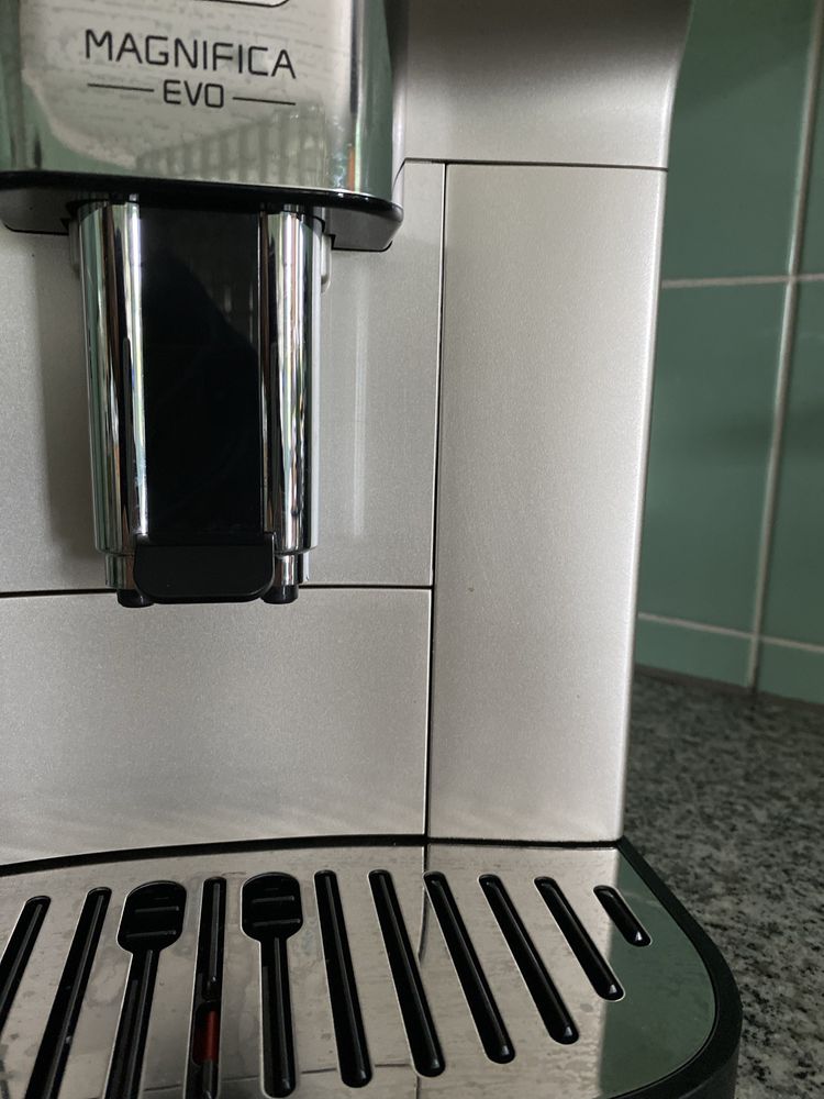 Máquina café grão e moído Delonghi
