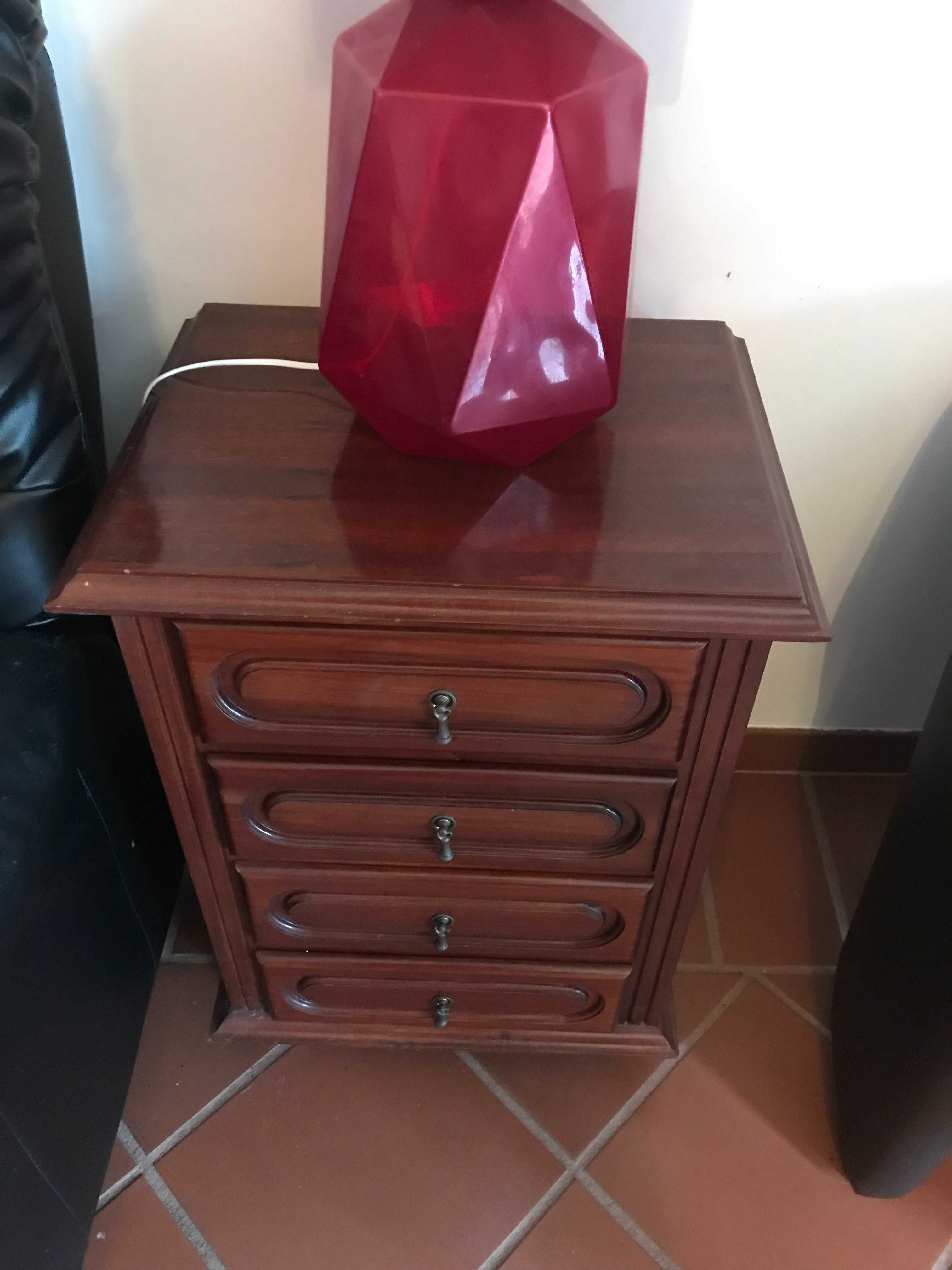 Mesa de cabeceira vintage com 4 gavetas - excelente estado - 109€