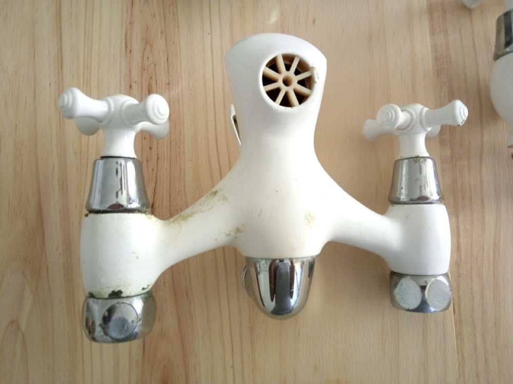 Conjunto De Torneiras De WC