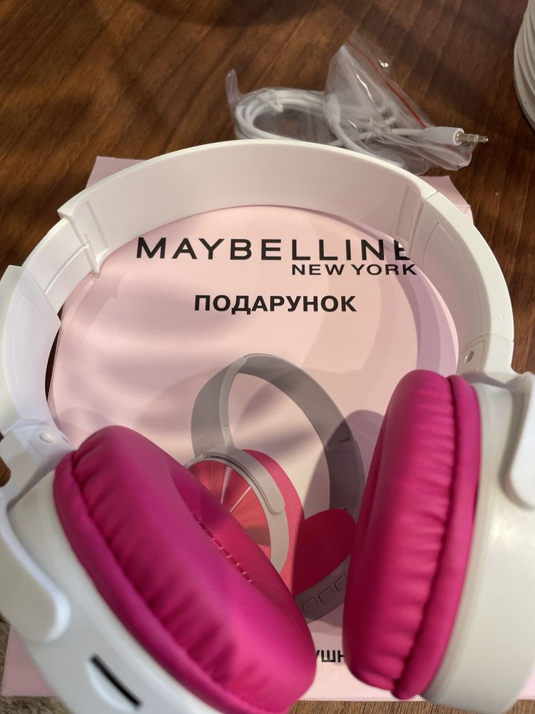 Бездротові навушники maybelline