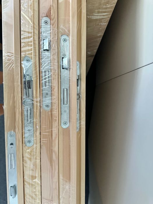 Drzwi drewniane 100 cm +  futryna - sosnowe