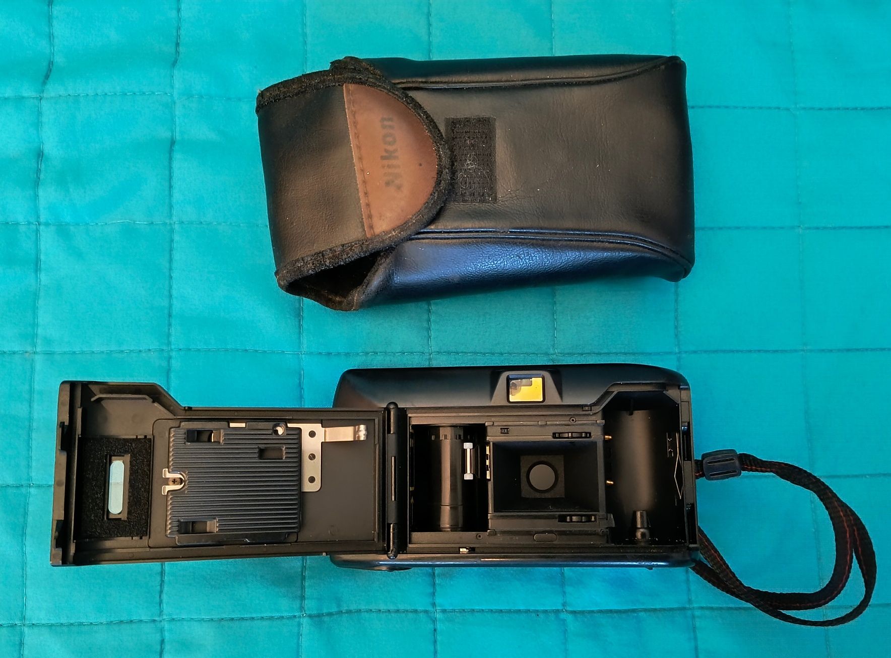 Nikon RF 10 aparat analogowy