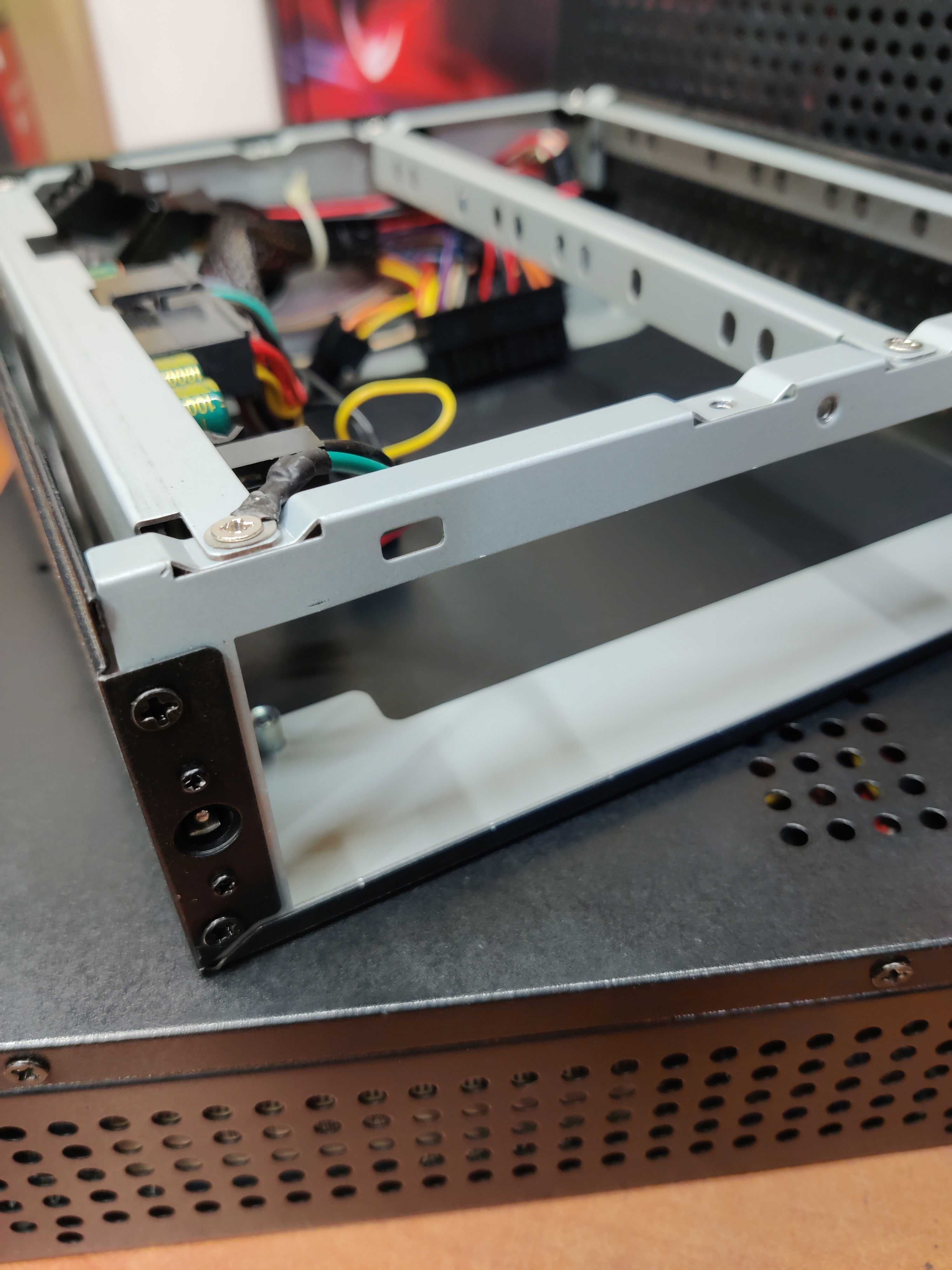 Продам корпуси Mini-ITX формату, Pico PSU