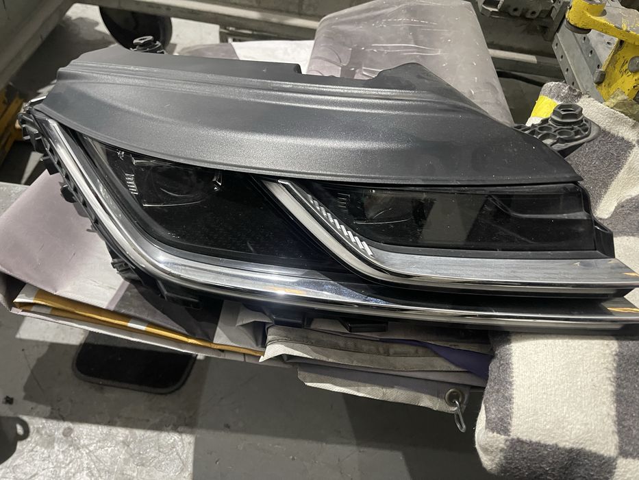 Vendo farol fte dt dum Arteon