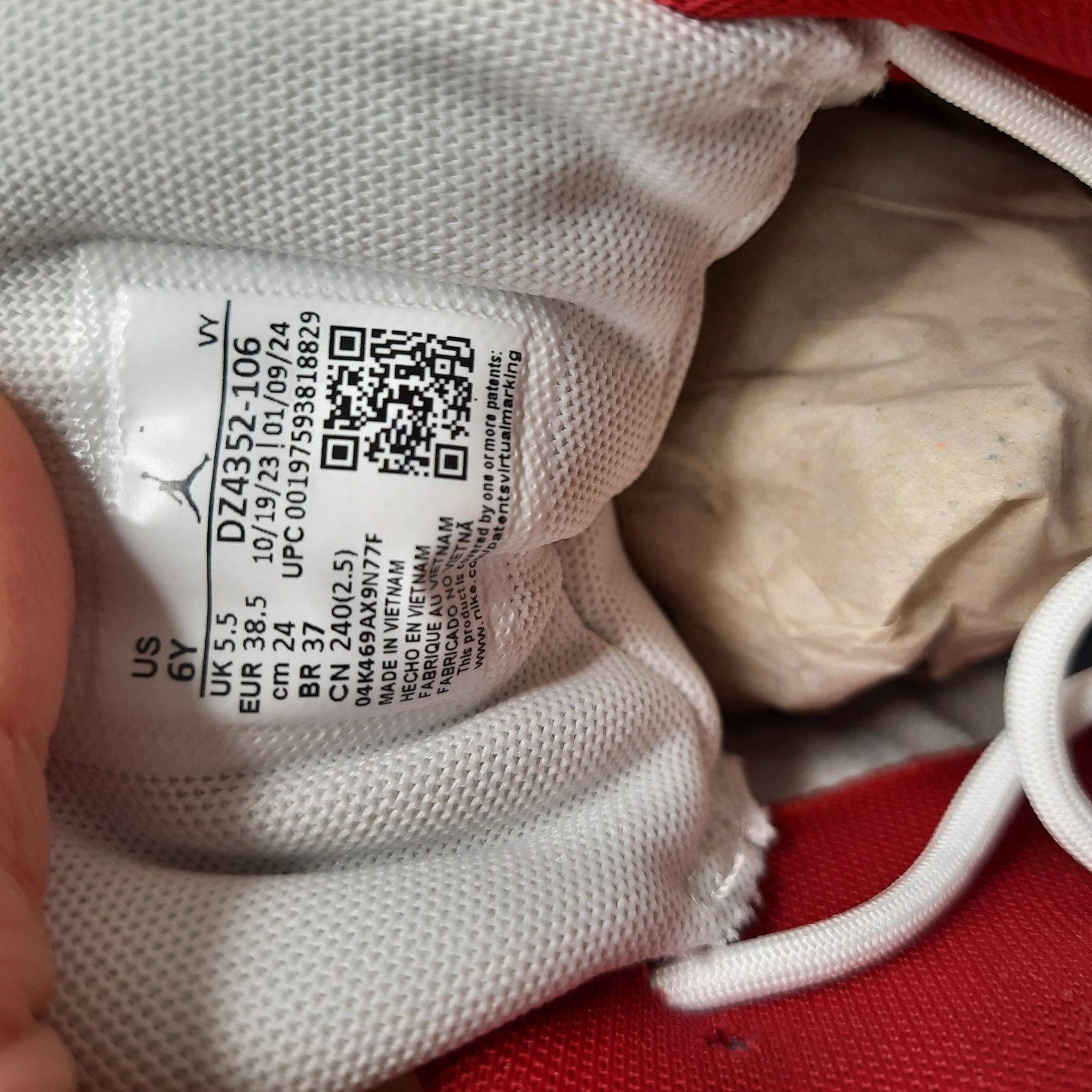 Кросівки Jordan Max Aura 5 (GS) DZ4352-106
