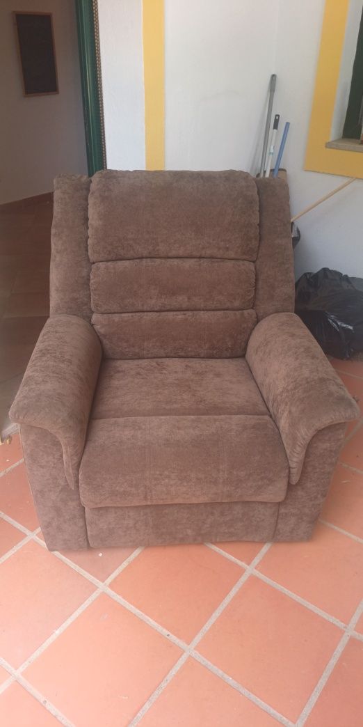 2 Sofás individuais reclináveis