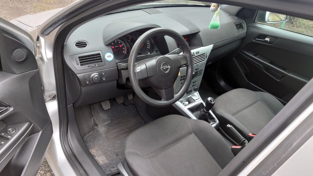 Opel Astra 1.4 B 2009 rok