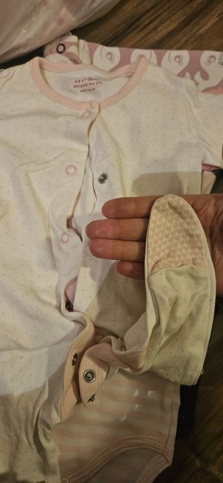 Отдам пакет вещей на новорожденную маленькую 56-68см девочку