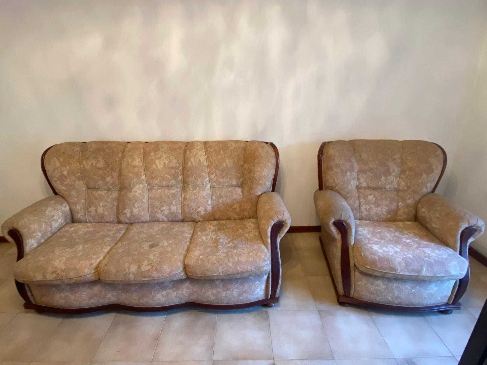 Conjunto de sofás (2 sofás individuais + 1 sofá cama de três lugares)