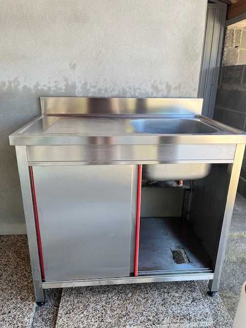 Lava Louça em Inox com armário