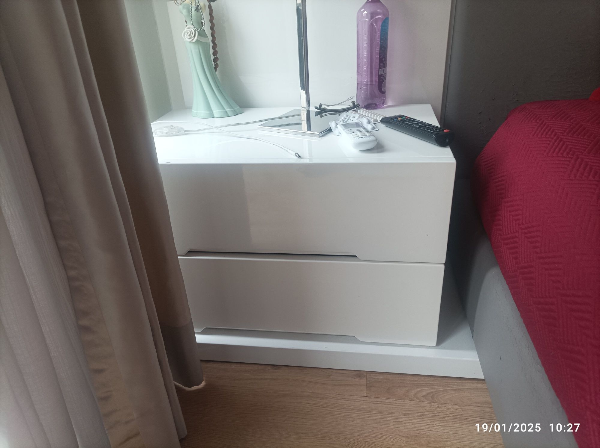 cama de casal com colchao e mesas até dia 21/2até dia 21/2de cabeceira