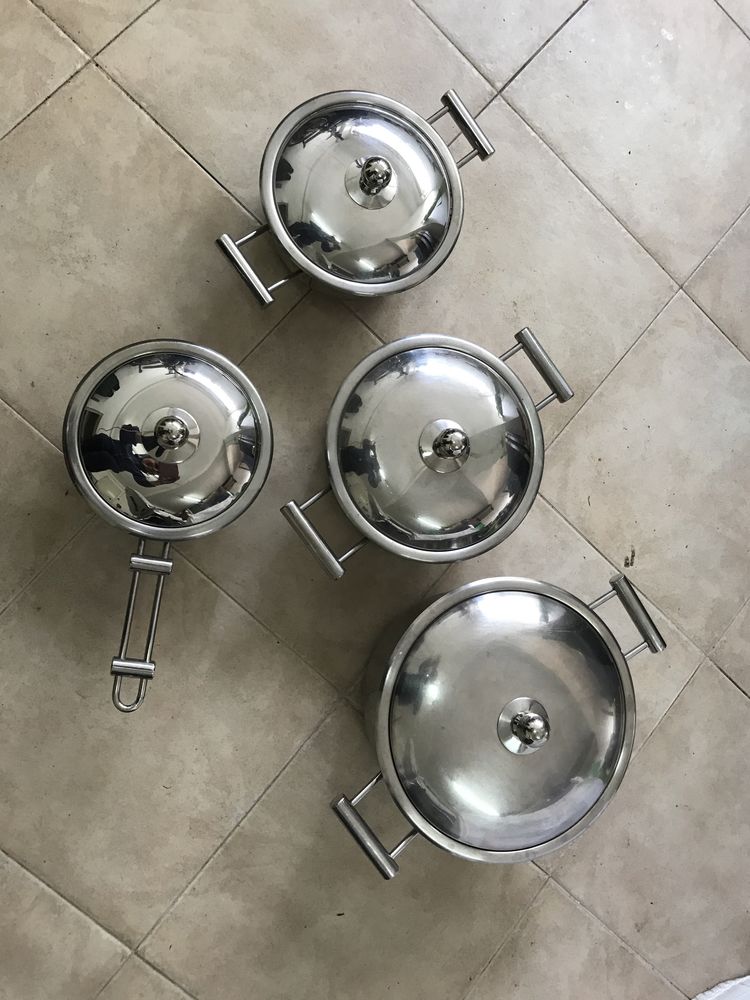 Vendo 3 panelas e caçarola de inox