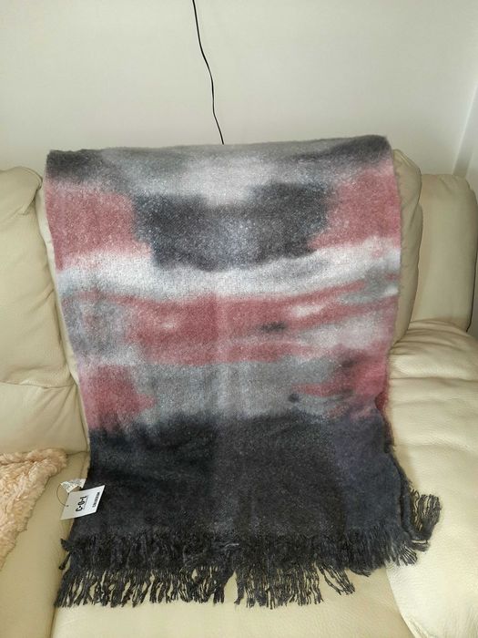 Duzy szal boucle 63x220, z metką