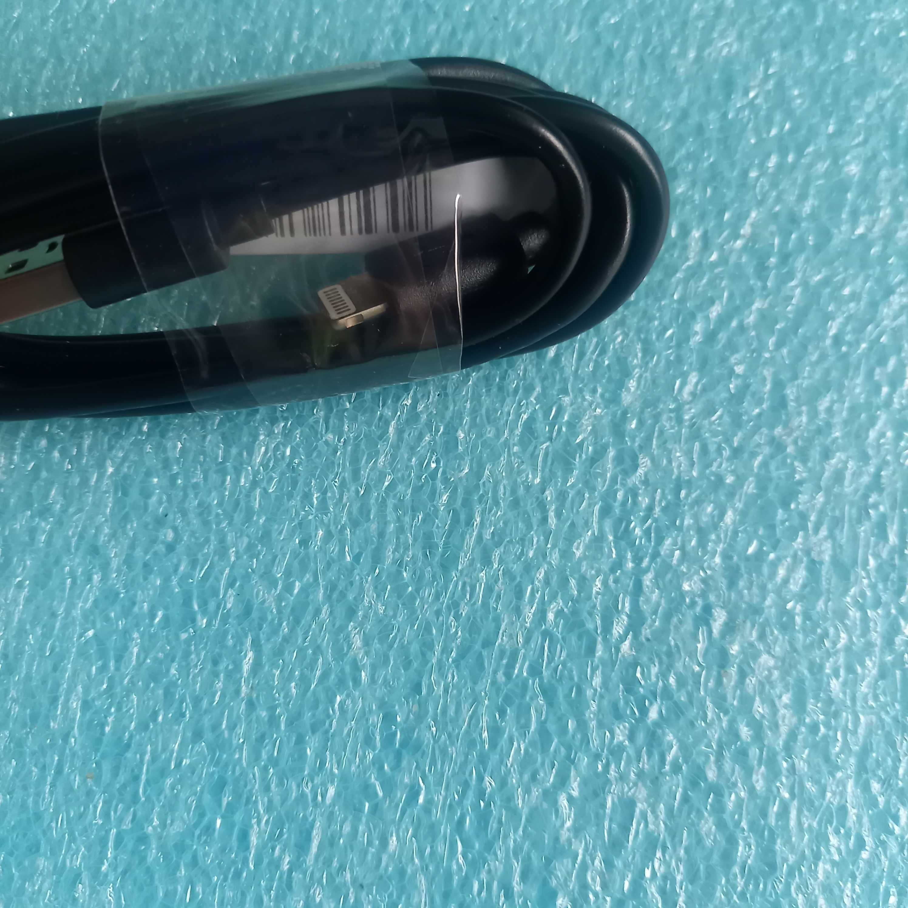 Czarny kabel USB do iPhone