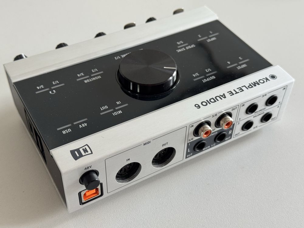 Native Instruments Komplete Audio 6 audio interface