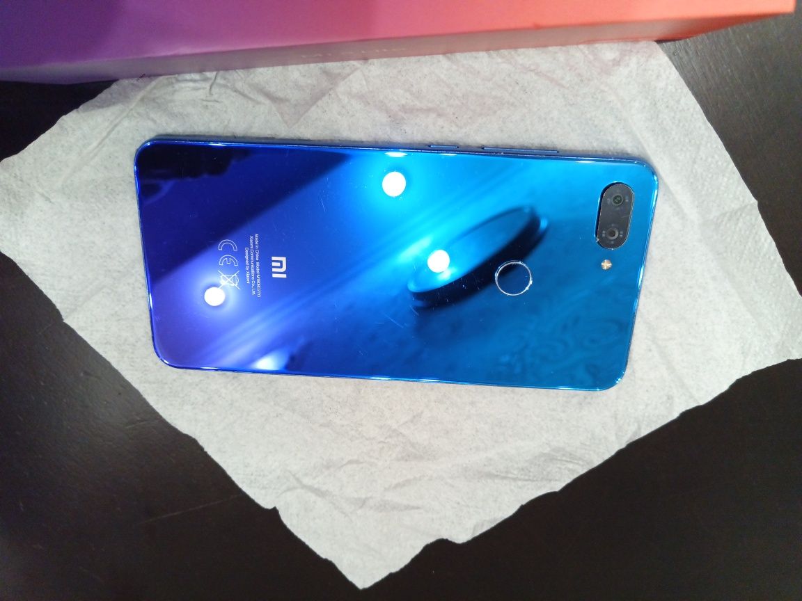 Телефон MI 8 Lite