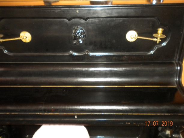 Zabytkowe pianino Weidenslaufer.
