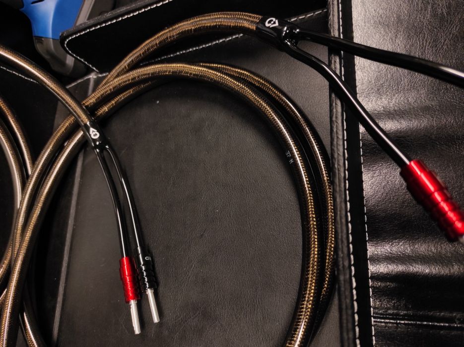 Chord Epic X  konfekcja banan Ohmic Splitery kable głośnikowe przewody