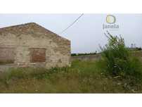 Quinta com 2 hectares e casa por restaurar
