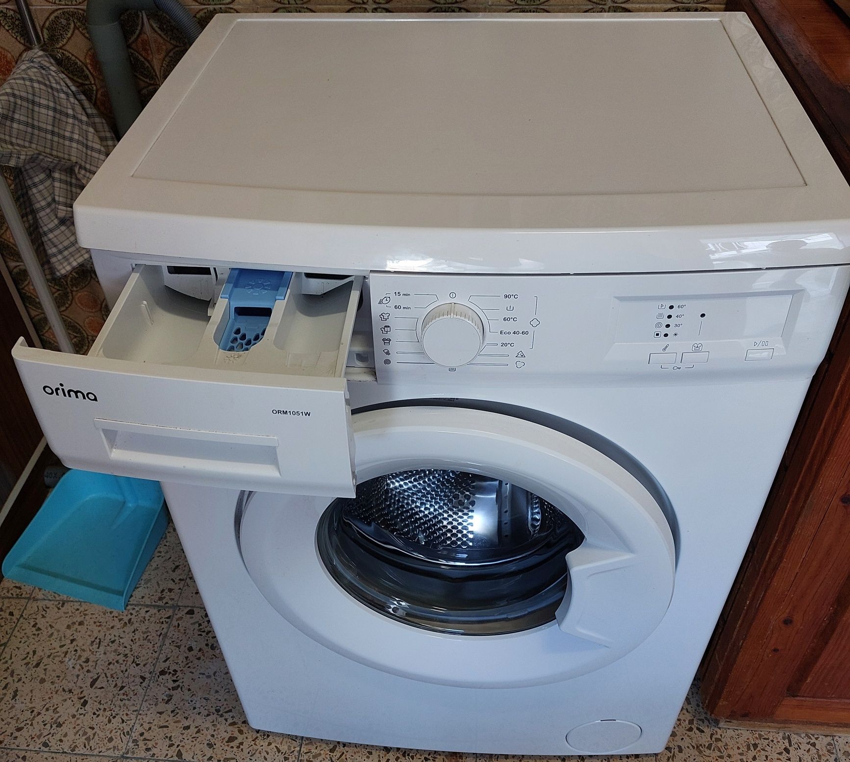 Máquina de lavar roupa como nova