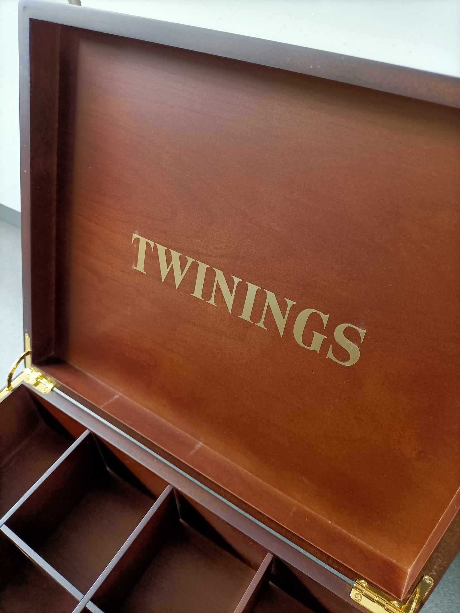 Nowy Prezenter drewniany,skrzynka Twinings 12 komór na 144 sztuki