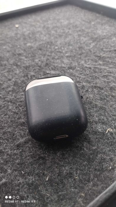 Кейс для навушників airpods з чихлом