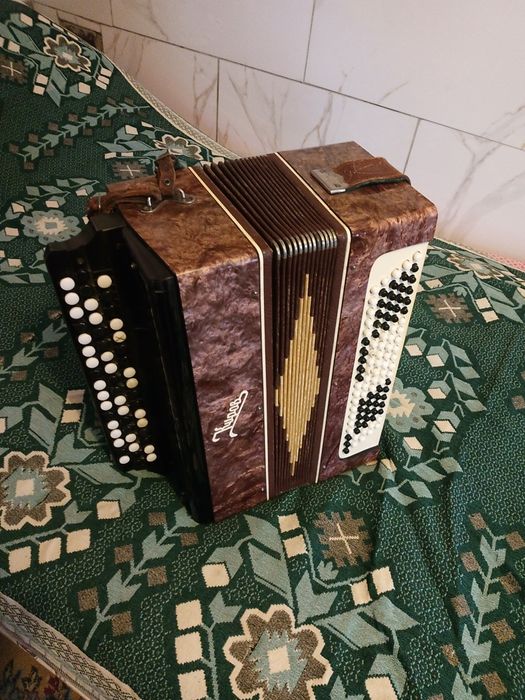 Продам баяны Киров и Украина в хорошему стані.