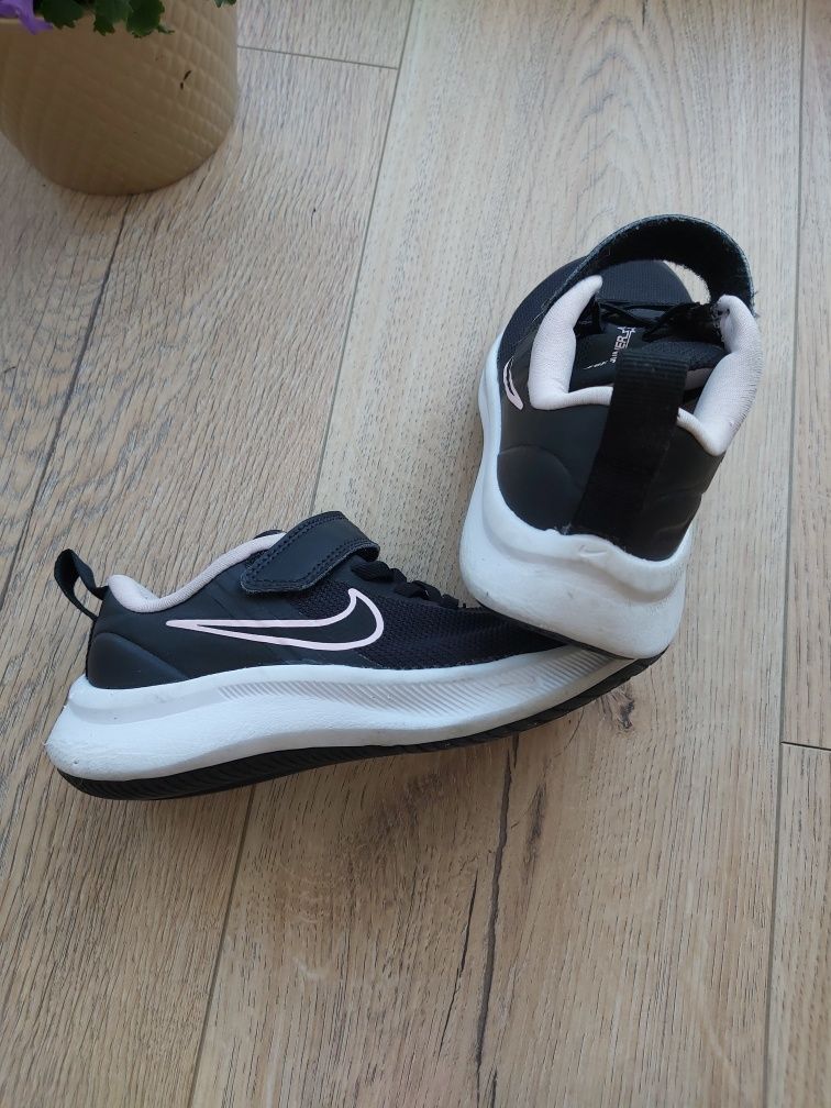 Nike starrunner roz. 28