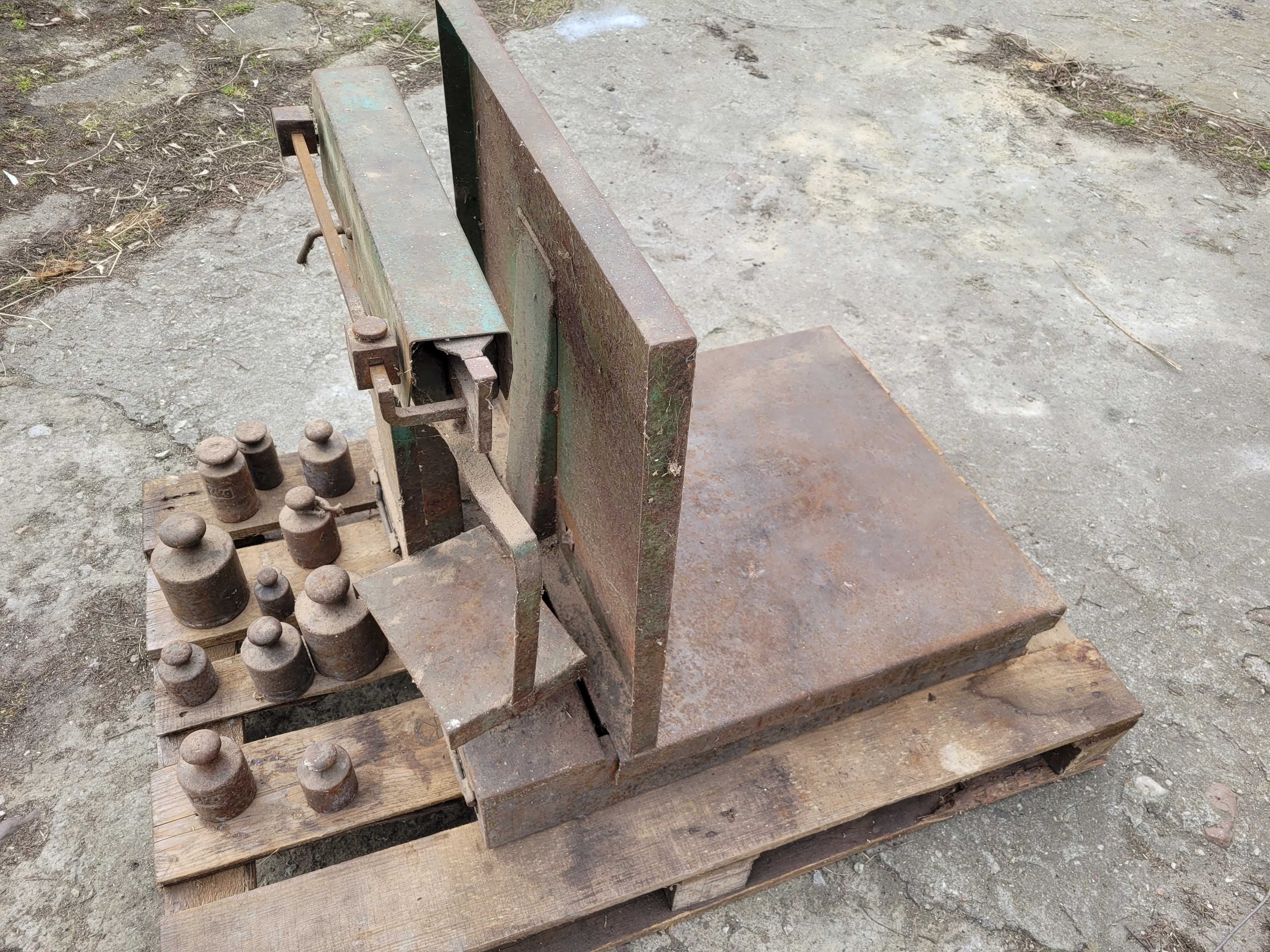 Waga mechaniczna / szalkowa z odważnikami