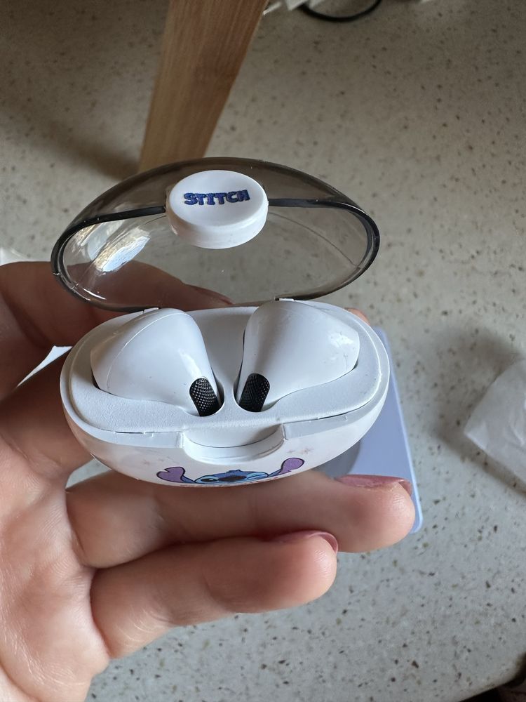 Białe słuchawki bezprzewodowe stitch nowe nowość