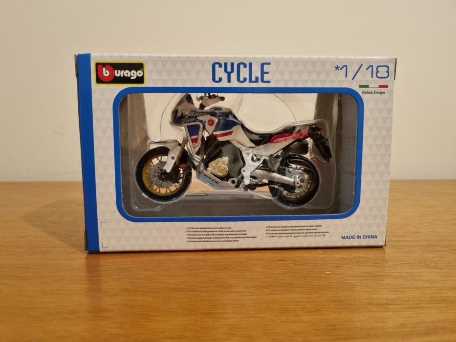 Bburago - Miniatura da Mota Honda África Twin Adventure [Escala 1:18]