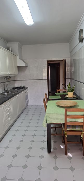 Arrenda-se T1 em Queluz Belas , completamente equipado e mobilado