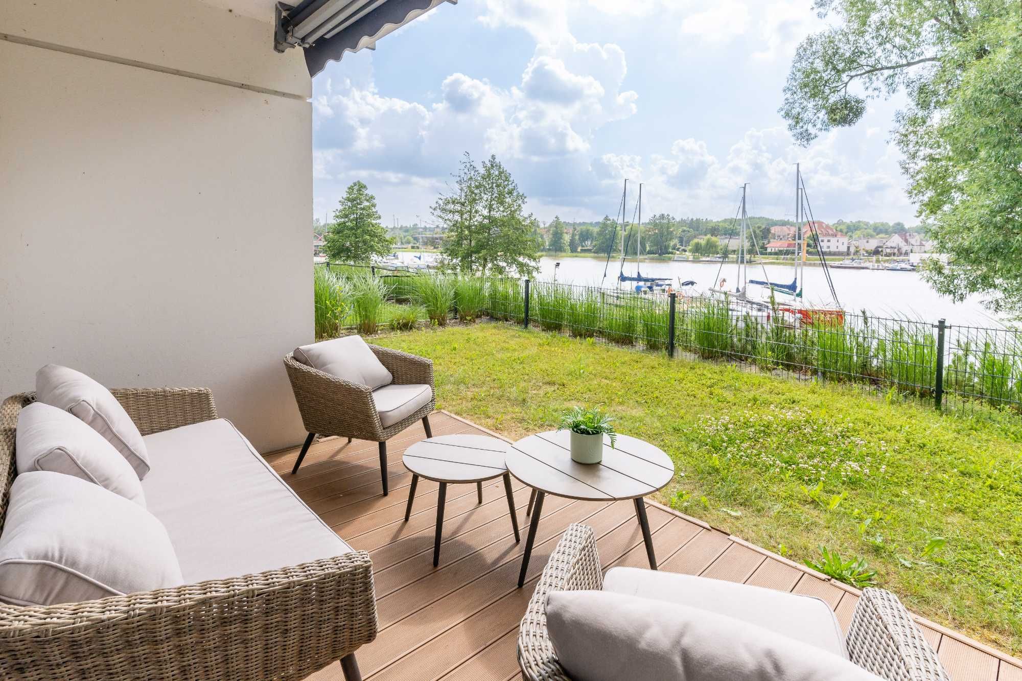 PORT VIEW - nad jeziorem z widokiem na port, Mazury, ogródek