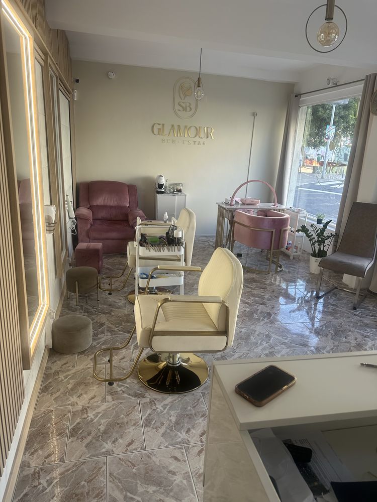 Aluguer de mesa de manicure, cadeira de pentear e gabinete privado