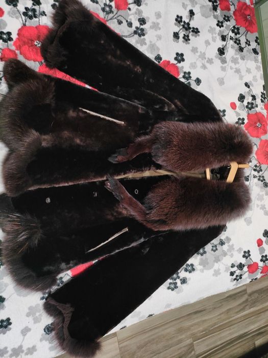 Шуба натуральная из мутона и песца