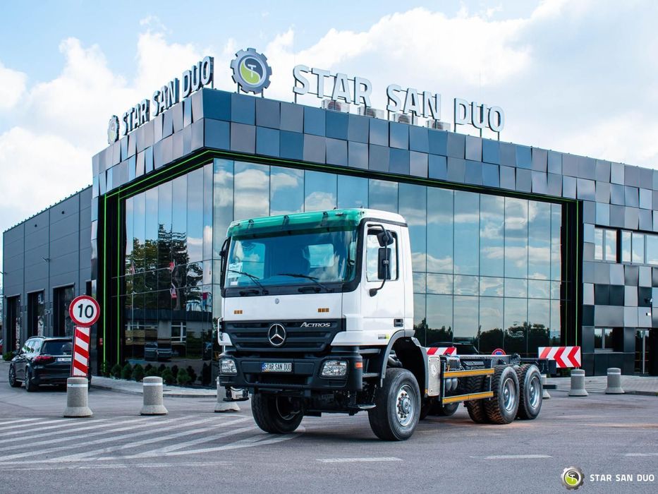 Mercedes-Benz 3332 AK 6x6 podwozie pod zabudowę  MERCEDES-BENZ 3332 AK 6x6 podwozie pod zabudowę
