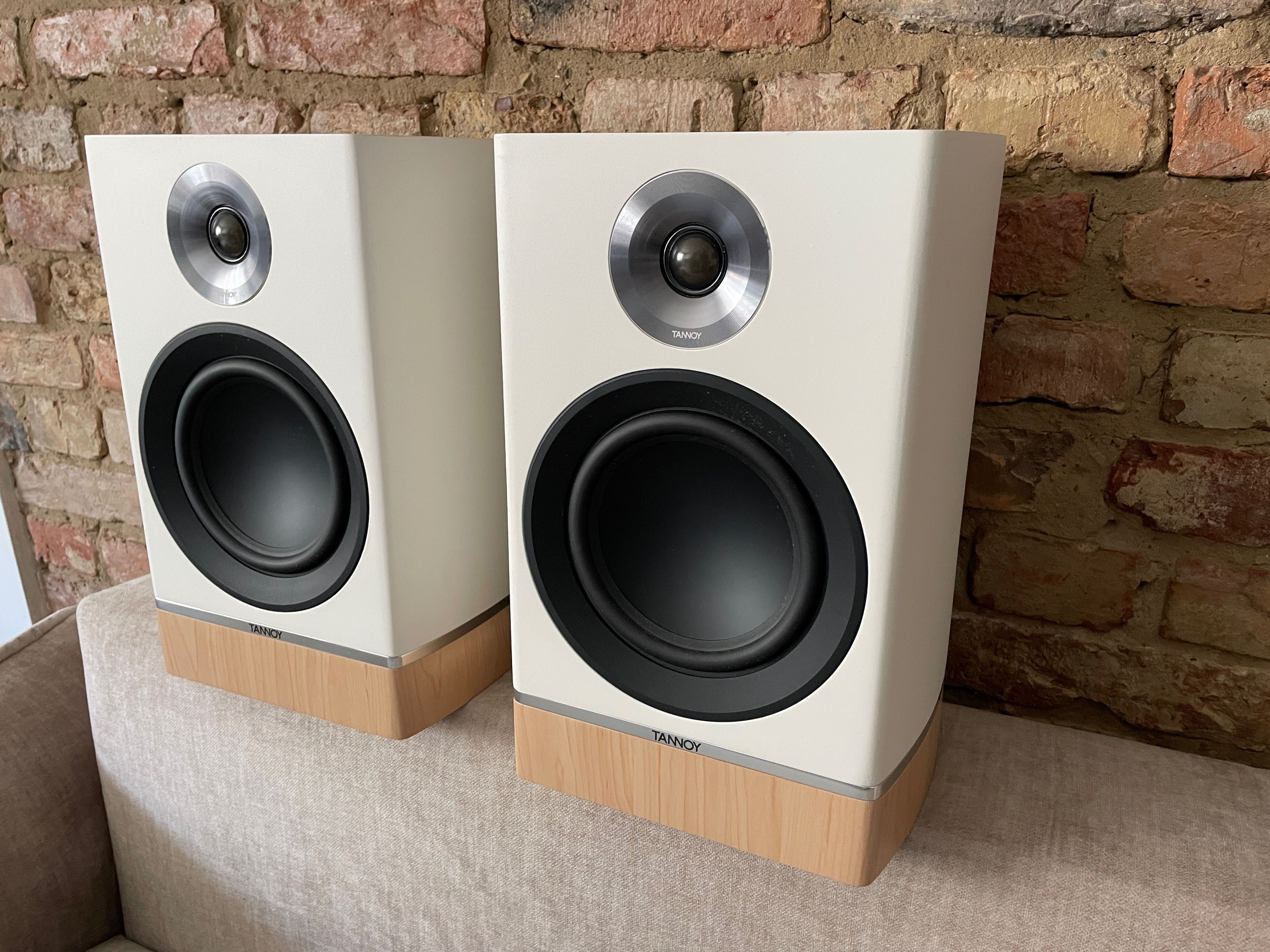 Tannoy Platinum B6 – świetne monitory w białym kolorze