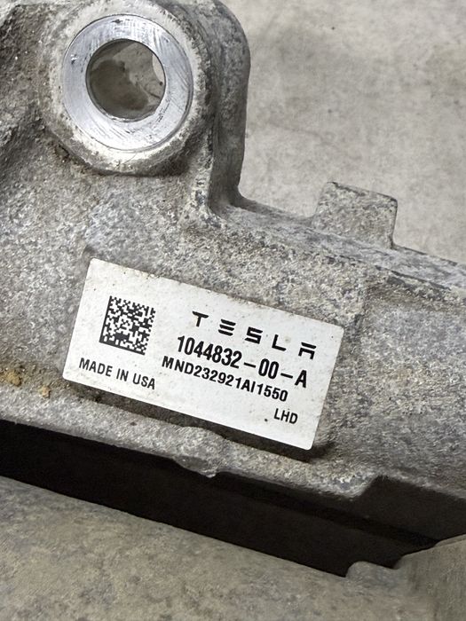 Рульова Рейка Tesla Model 3 / Y з моторчиком