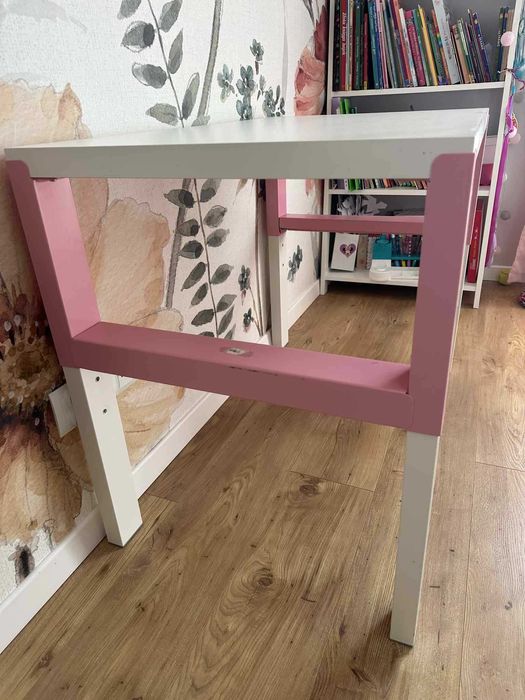 Biurko IKEA PAHL z nadstawką (półką) regulowana wysokość, biało różowe