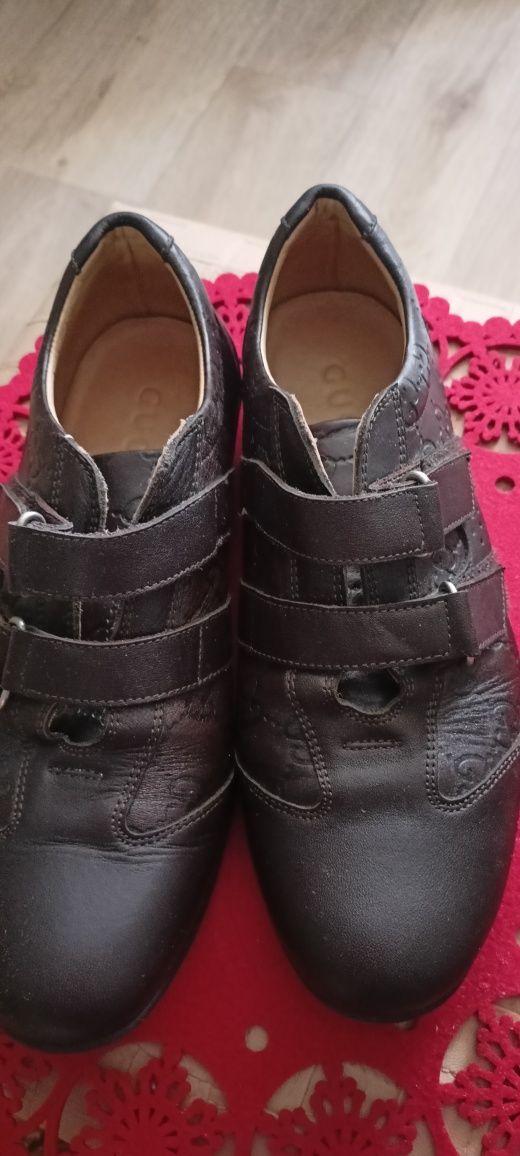 Кросівки Gucci. Шкіряні. Розмір 38